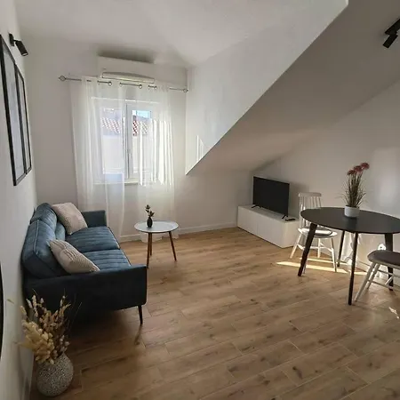 Attica Apartment *